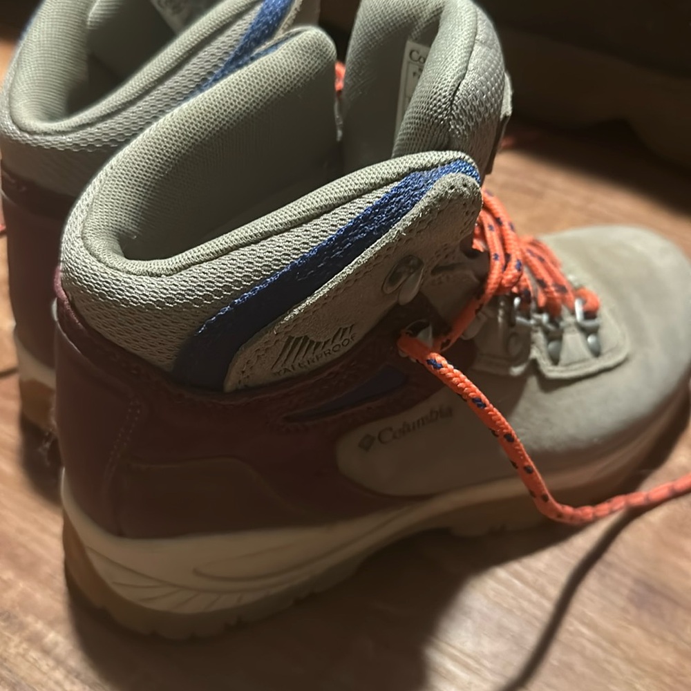 Columbia OMNI grip hiking shoes